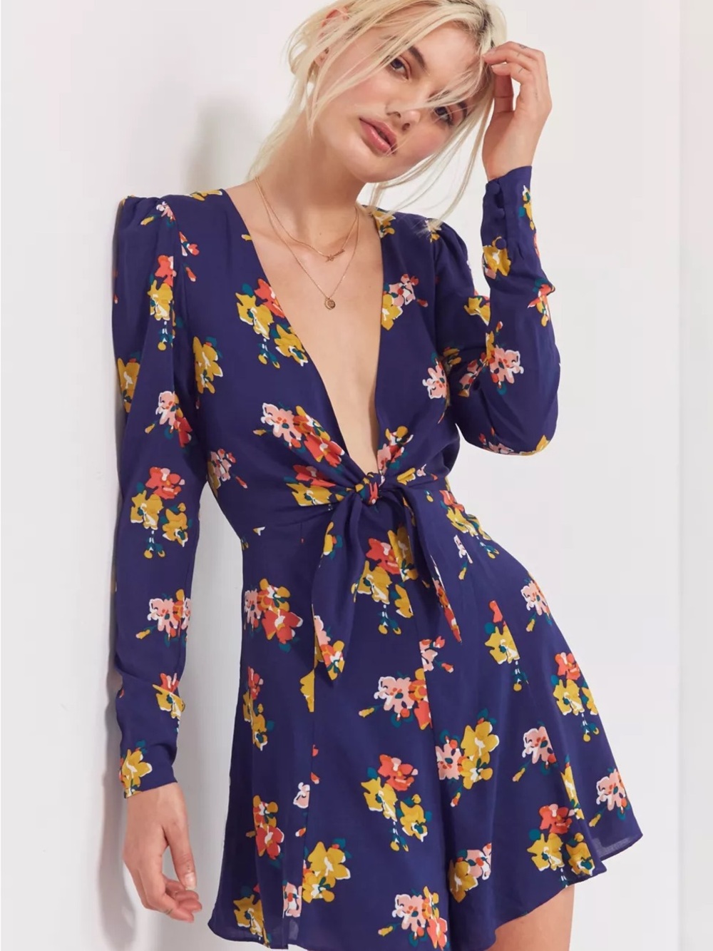 Kimchi Blue Maddie Plunging Tie-Front Romper Size 0